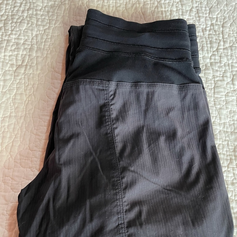 Lululemon dance studio pants unlined black Sz4